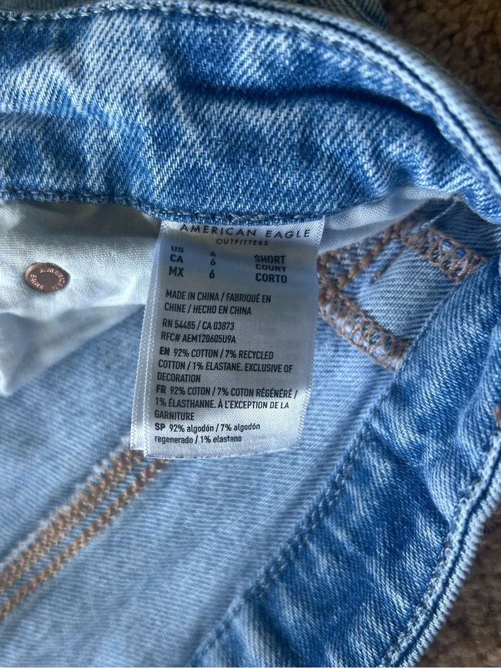 American eagle, Distressed Light Wash Ripped stretch Jeans - Picture 3 of 3